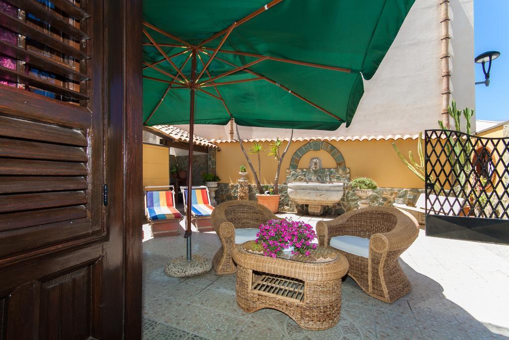Apartamento Loft Sul Mare Balestrate Habitación foto