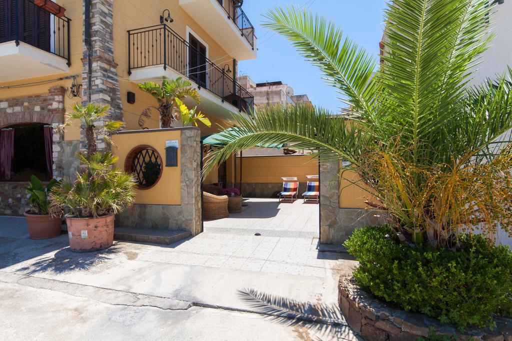 Apartamento Loft Sul Mare Balestrate Habitación foto